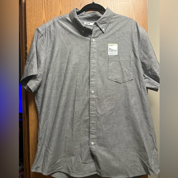 Men’s Short Sleeved Button Up - Picture 1 of 2